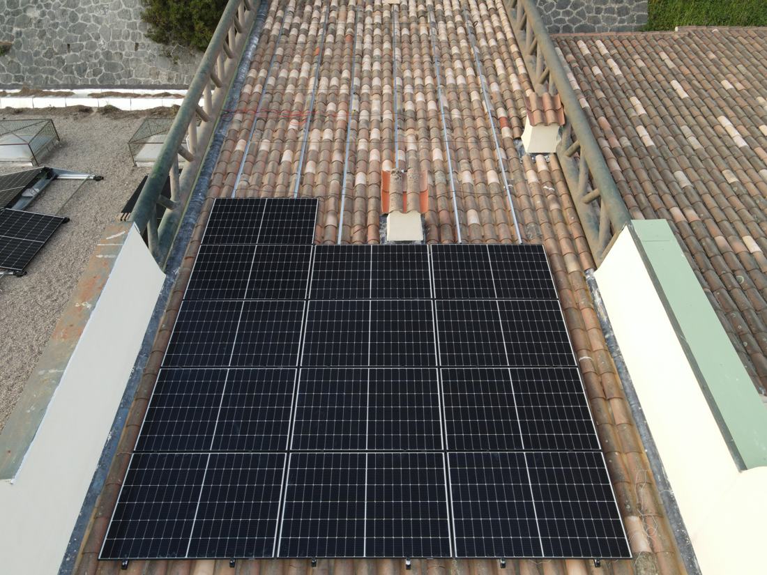 Champ photovoltaïque sur la seconde toiture