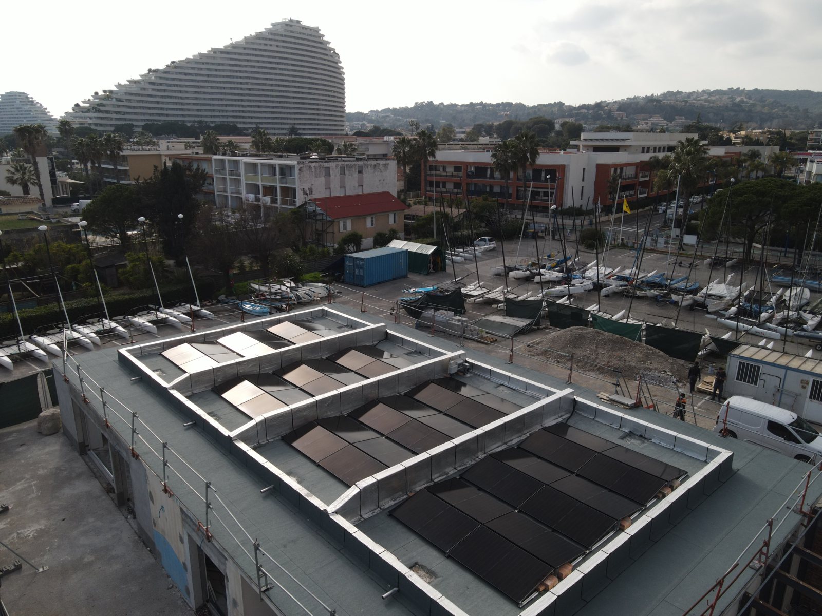 La toiture-terrasse équipée, côté Marina Baie des Anges